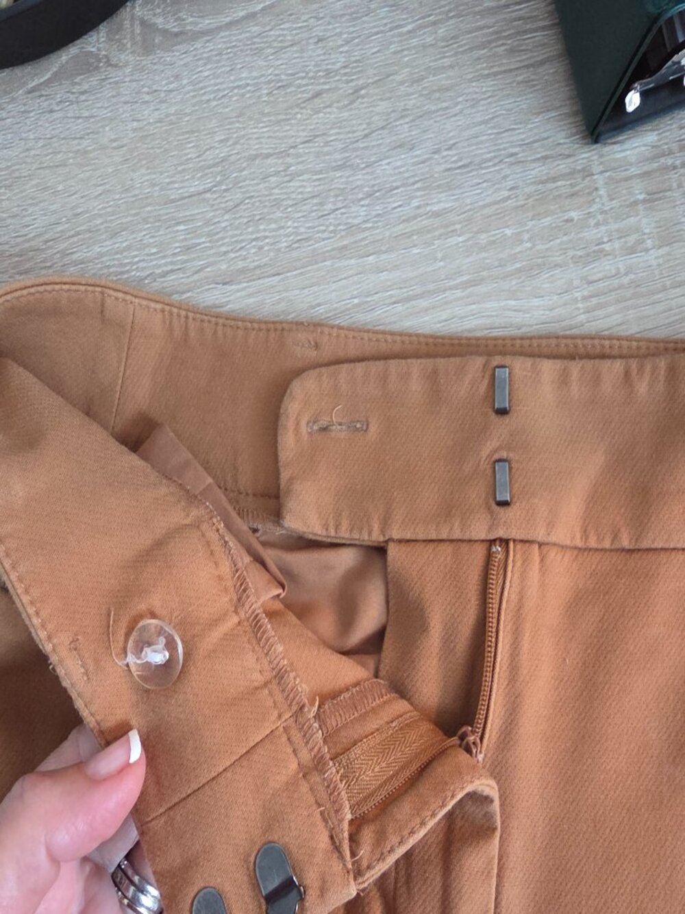 Ann Taylor Ankle Pants in Caramel - Size 10 - Picture 5 of 7
